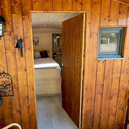Hotel Superbe Roulotte De Charme à Bagnols-en-Forêt Extérieur photo