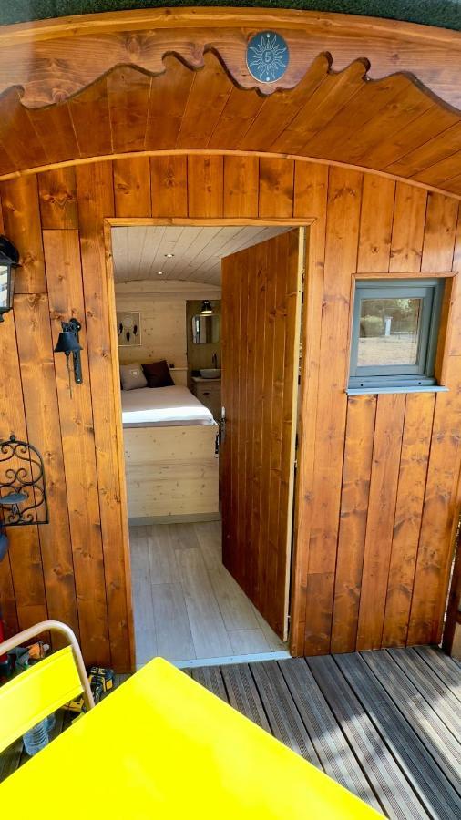 Hotel Superbe Roulotte De Charme à Bagnols-en-Forêt Extérieur photo