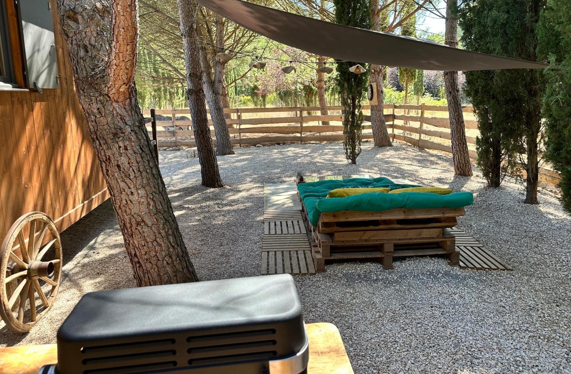 Hotel Superbe Roulotte De Charme à Bagnols-en-Forêt Extérieur photo