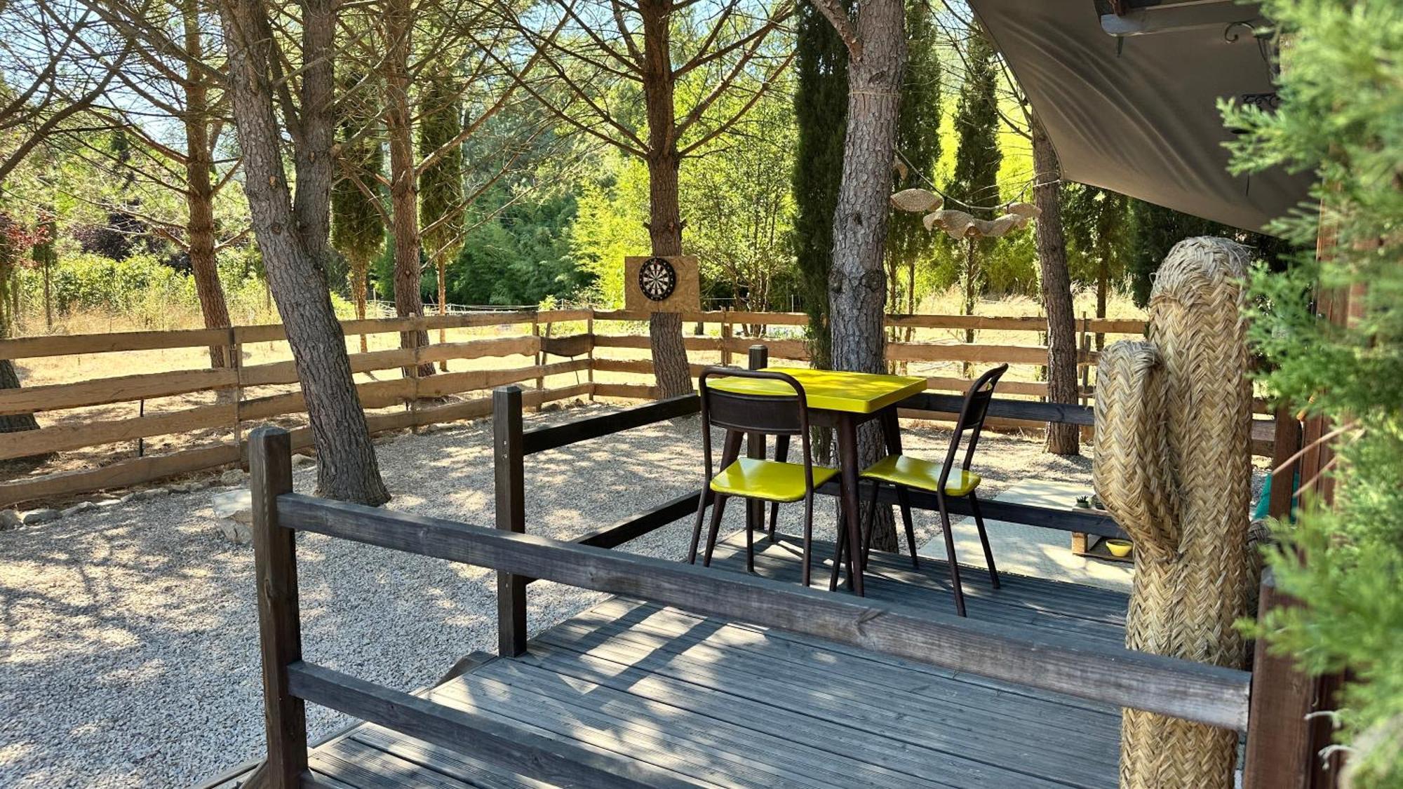 Hotel Superbe Roulotte De Charme à Bagnols-en-Forêt Extérieur photo