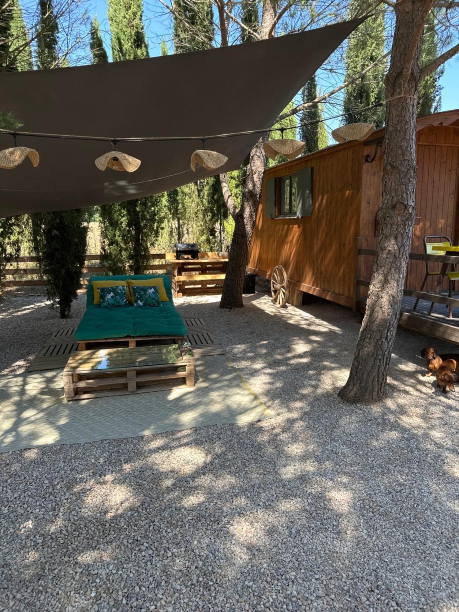 Hotel Superbe Roulotte De Charme à Bagnols-en-Forêt Extérieur photo